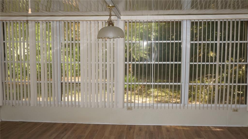For Sale: $215,000 (2 beds, 1 baths, 1020 Square Feet)