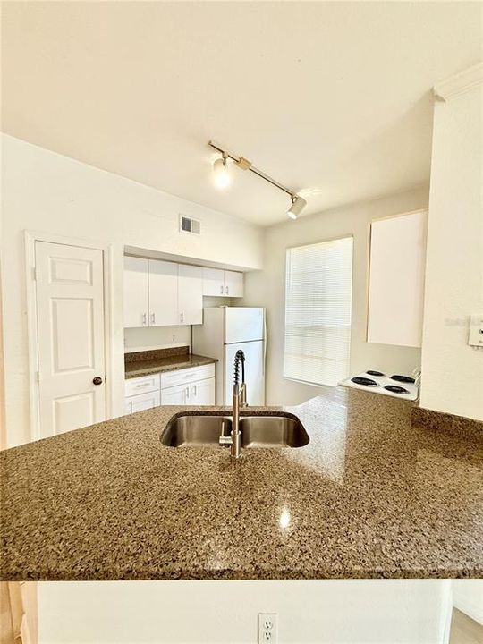 For Sale: $190,000 (2 beds, 2 baths, 1051 Square Feet)