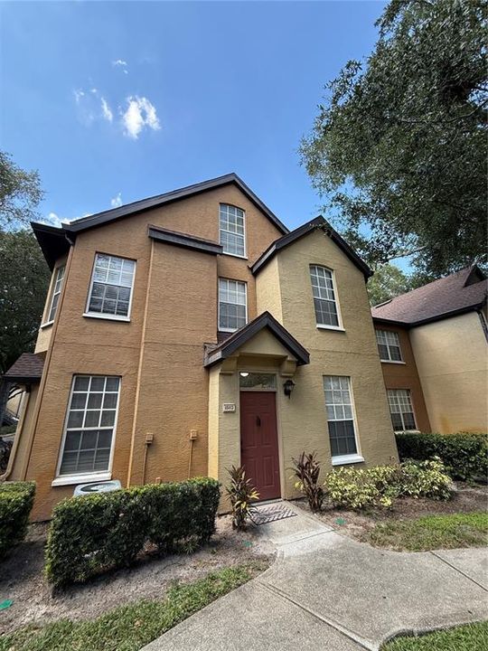 For Sale: $190,000 (2 beds, 2 baths, 1051 Square Feet)