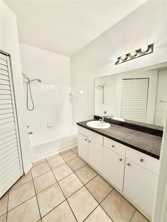 For Sale: $190,000 (2 beds, 2 baths, 1051 Square Feet)
