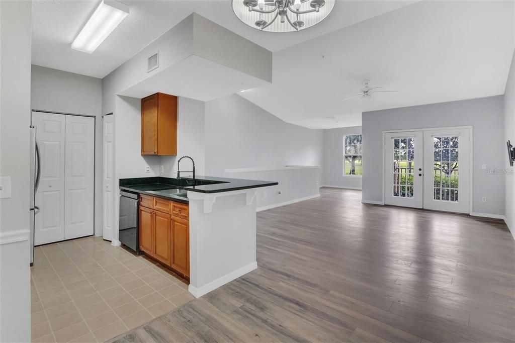 For Sale: $239,000 (3 beds, 3 baths, 1554 Square Feet)