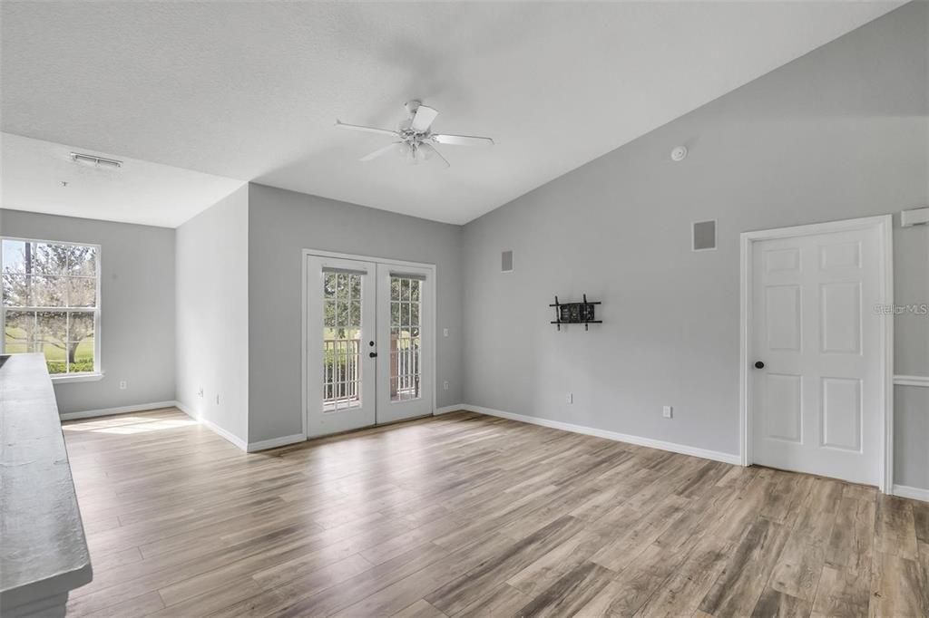 For Sale: $239,000 (3 beds, 3 baths, 1554 Square Feet)