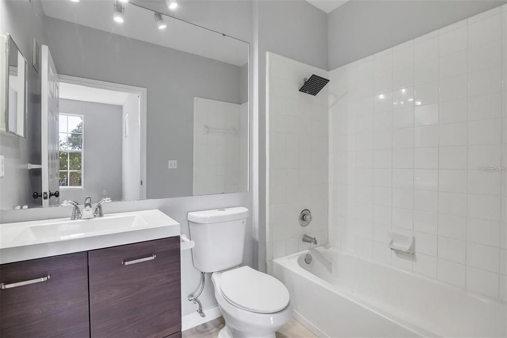 For Sale: $239,000 (3 beds, 3 baths, 1554 Square Feet)