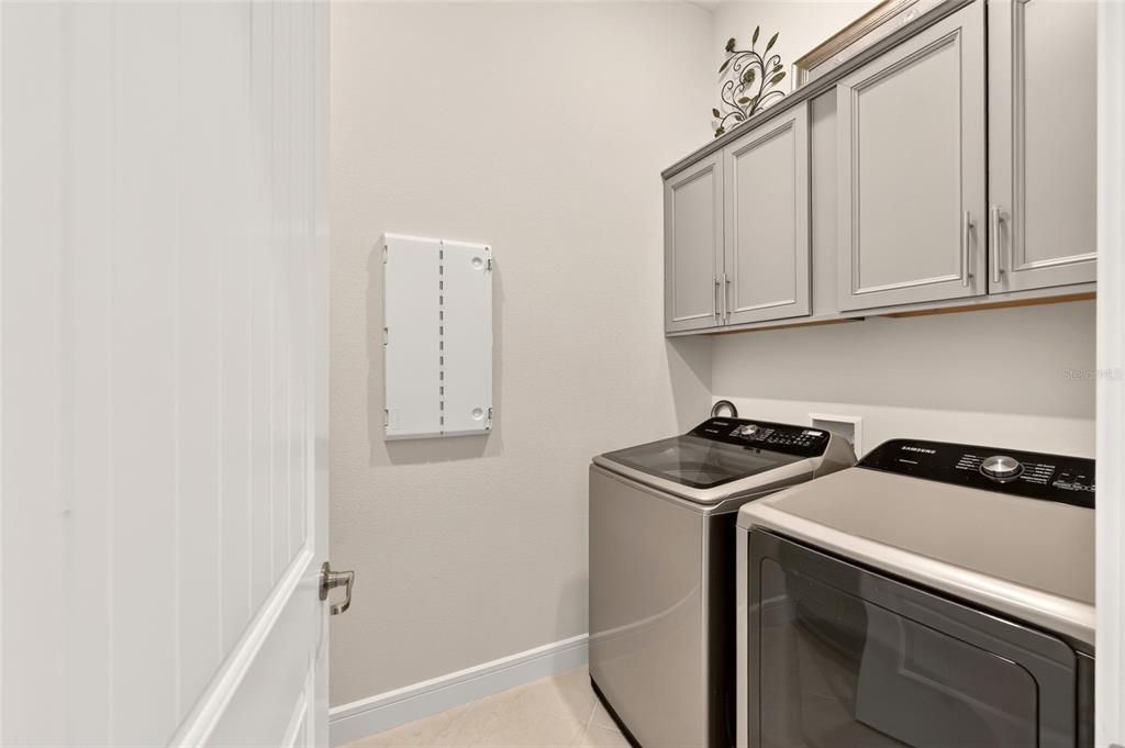 For Sale: $435,000 (3 beds, 2 baths, 1976 Square Feet)