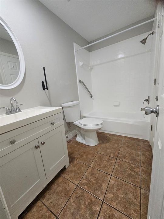 For Sale: $189,000 (1 beds, 1 baths, 709 Square Feet)