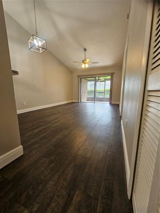 For Sale: $189,000 (1 beds, 1 baths, 709 Square Feet)