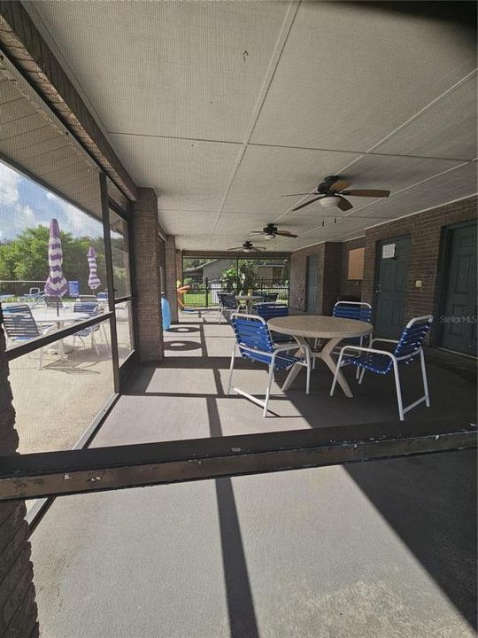 For Sale: $189,000 (1 beds, 1 baths, 709 Square Feet)