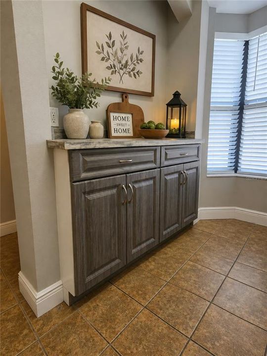 For Sale: $189,000 (1 beds, 1 baths, 709 Square Feet)
