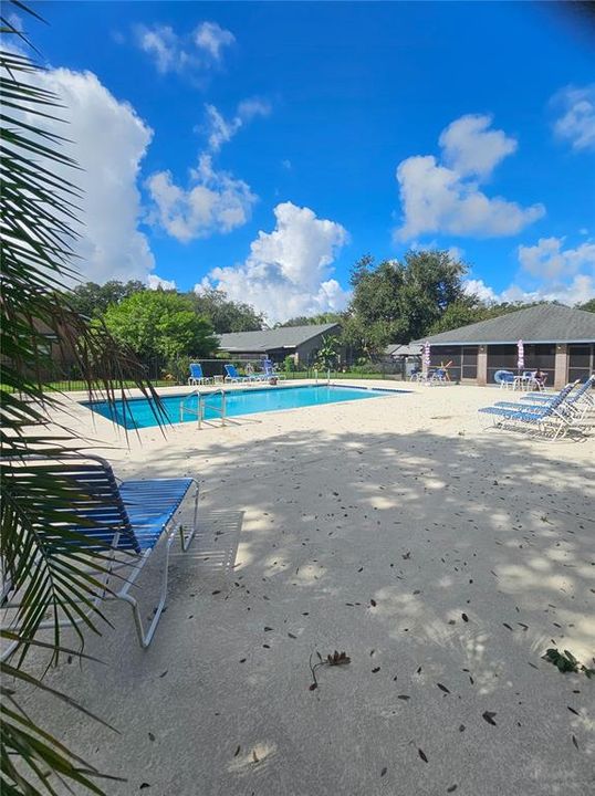For Sale: $189,000 (1 beds, 1 baths, 709 Square Feet)