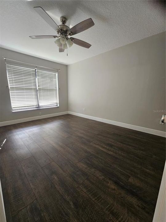 For Sale: $189,000 (1 beds, 1 baths, 709 Square Feet)
