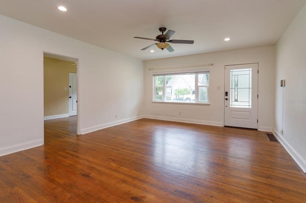 For Rent: $3,500 (3 beds, 2 baths, 1420 Square Feet)