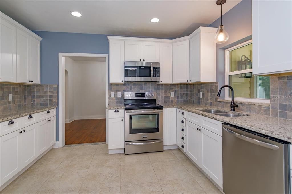 For Rent: $3,500 (3 beds, 2 baths, 1420 Square Feet)