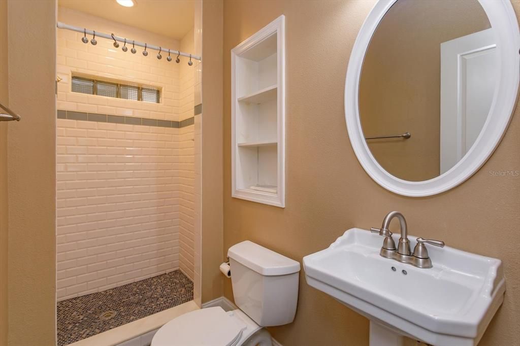 For Rent: $3,500 (3 beds, 2 baths, 1420 Square Feet)
