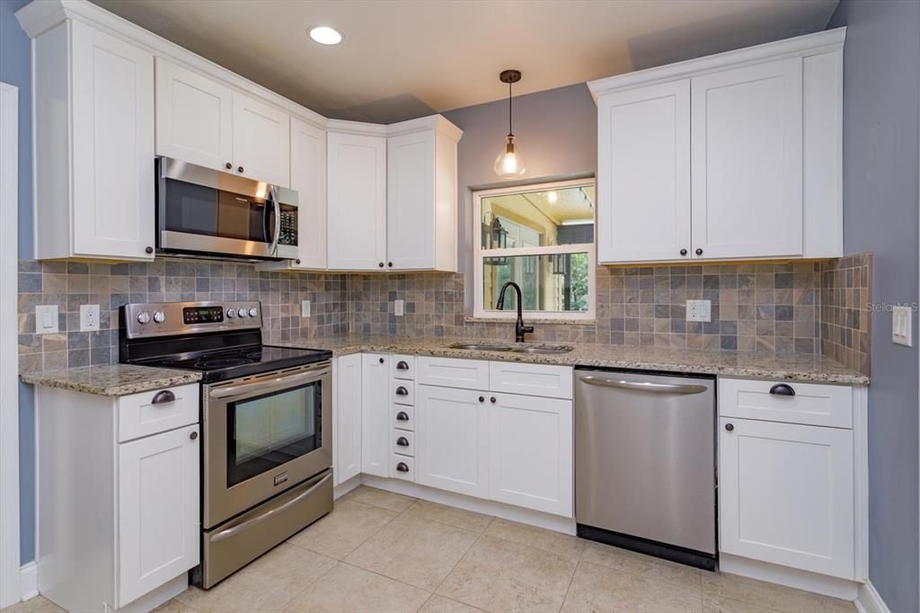 For Rent: $3,500 (3 beds, 2 baths, 1420 Square Feet)