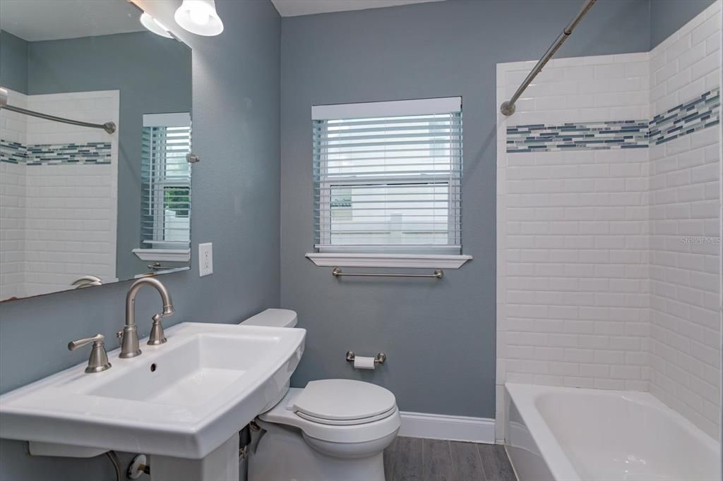 For Rent: $3,500 (3 beds, 2 baths, 1420 Square Feet)