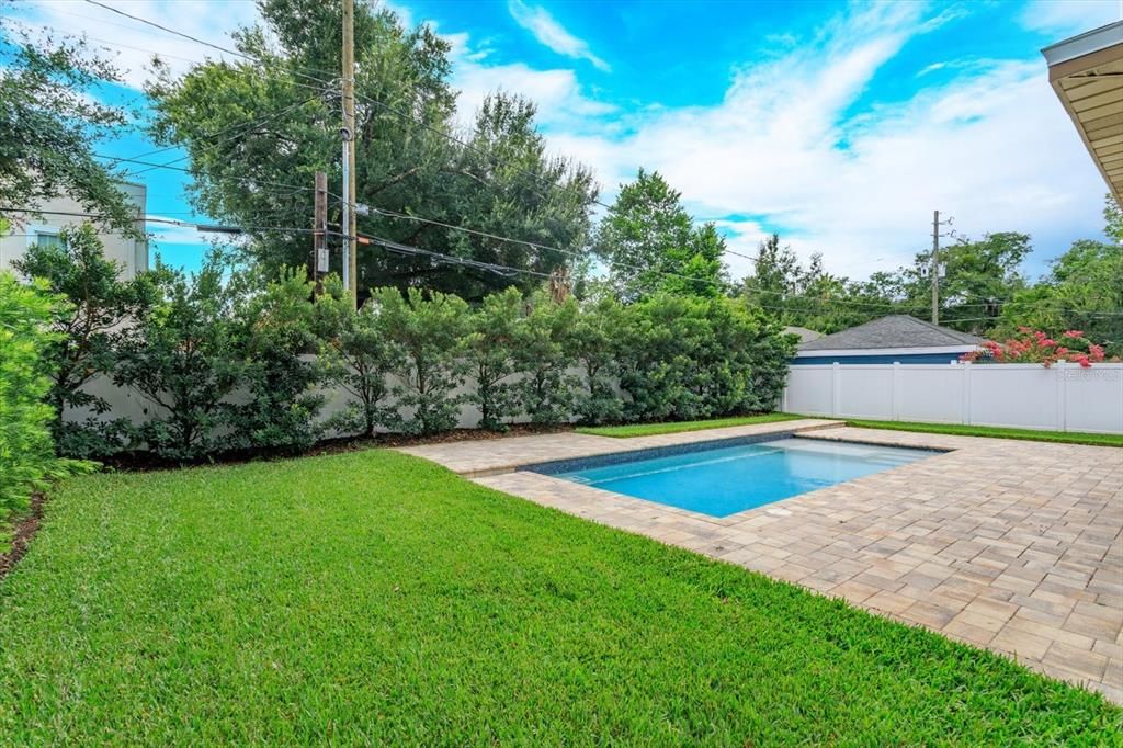 For Rent: $3,500 (3 beds, 2 baths, 1420 Square Feet)