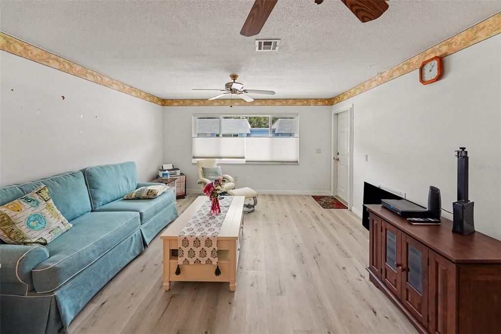 For Sale: $110,000 (2 beds, 2 baths, 1109 Square Feet)