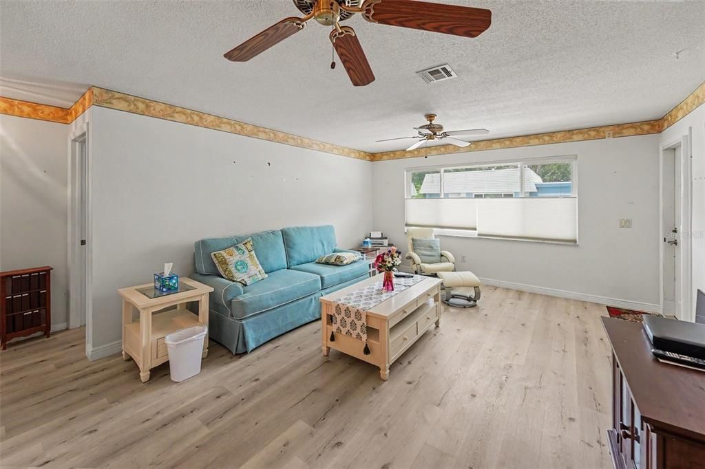 For Sale: $110,000 (2 beds, 2 baths, 1109 Square Feet)