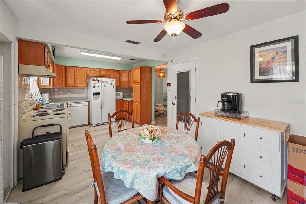 For Sale: $110,000 (2 beds, 2 baths, 1109 Square Feet)