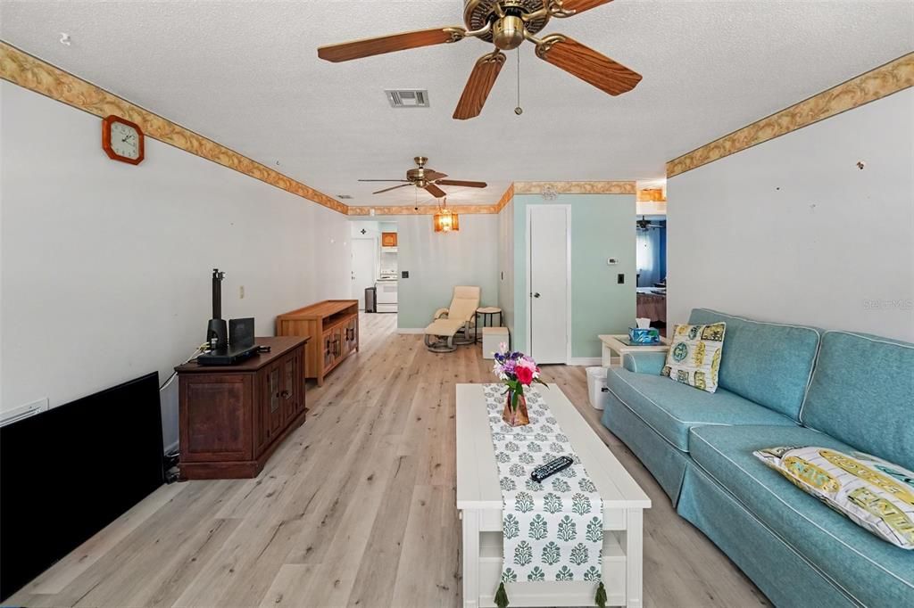 For Sale: $110,000 (2 beds, 2 baths, 1109 Square Feet)