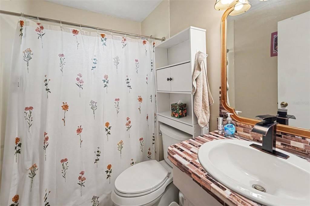 For Sale: $110,000 (2 beds, 2 baths, 1109 Square Feet)
