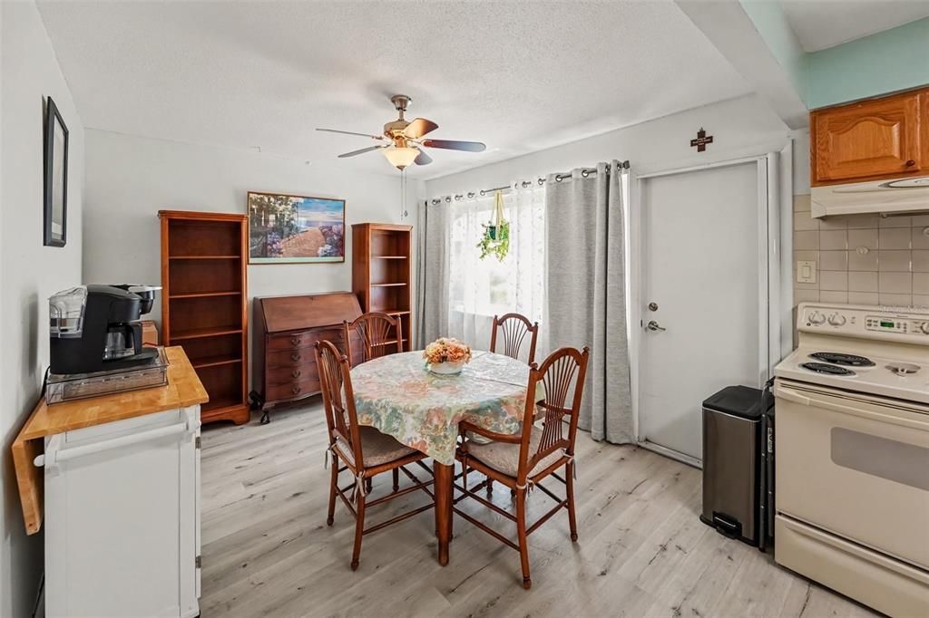 For Sale: $110,000 (2 beds, 2 baths, 1109 Square Feet)