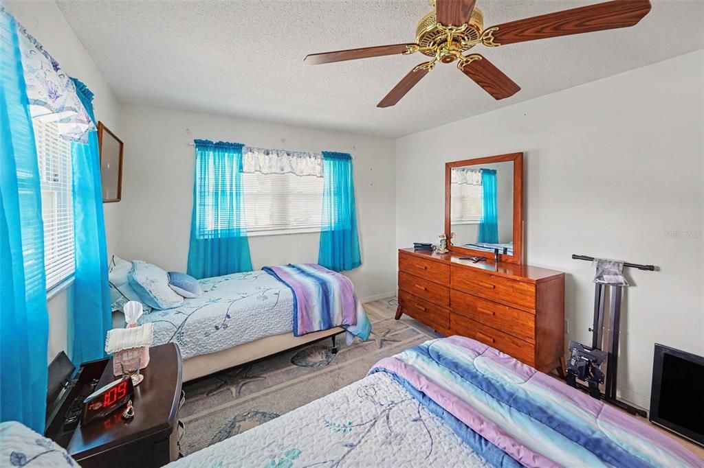 For Sale: $110,000 (2 beds, 2 baths, 1109 Square Feet)