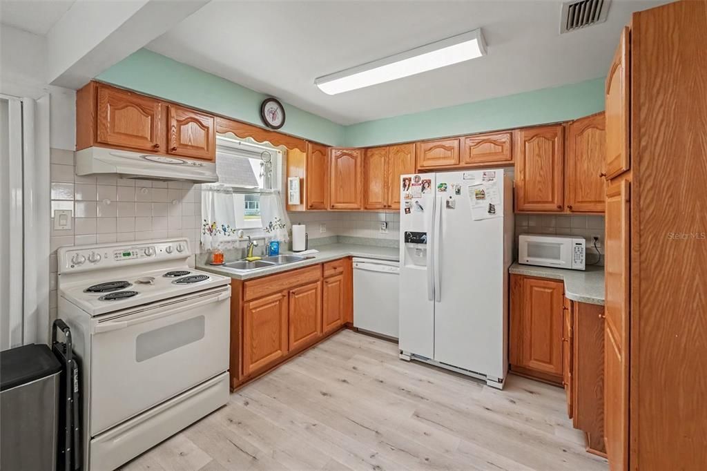 For Sale: $110,000 (2 beds, 2 baths, 1109 Square Feet)