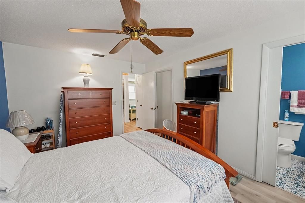 For Sale: $110,000 (2 beds, 2 baths, 1109 Square Feet)