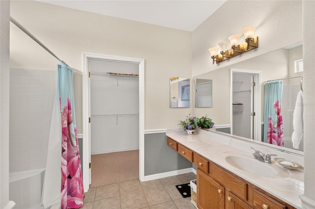 For Sale: $229,000 (2 beds, 2 baths, 1277 Square Feet)