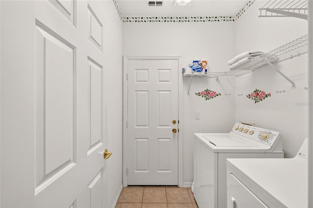 For Sale: $229,000 (2 beds, 2 baths, 1277 Square Feet)