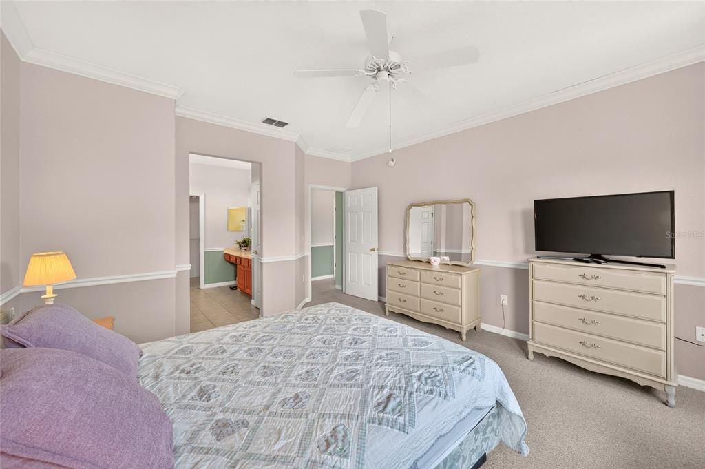 For Sale: $229,000 (2 beds, 2 baths, 1277 Square Feet)