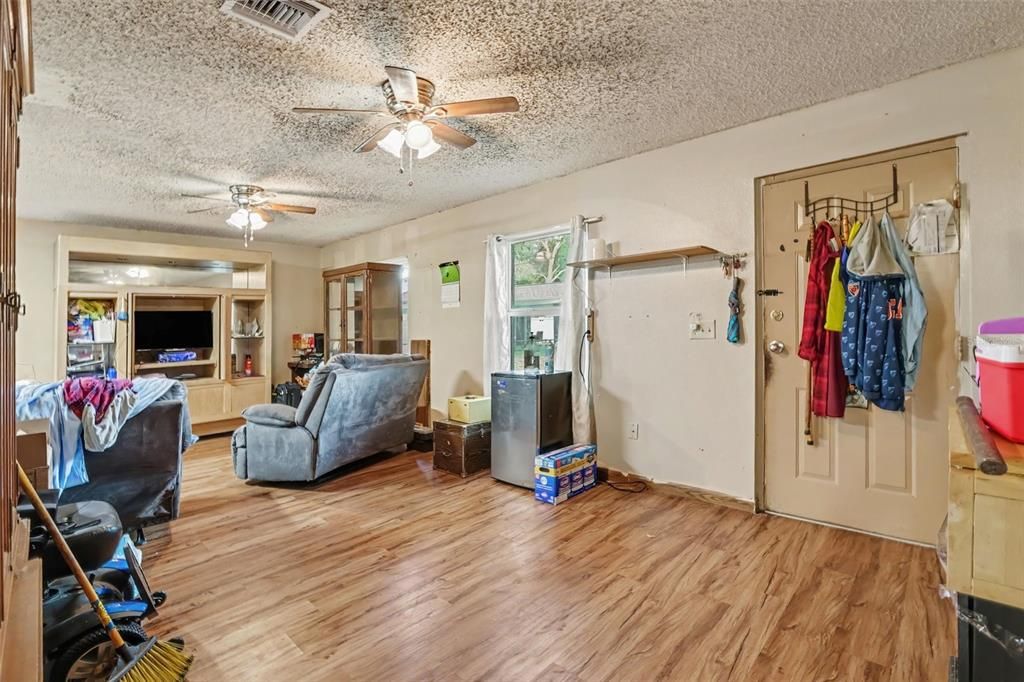For Sale: $270,000 (3 beds, 2 baths, 1220 Square Feet)