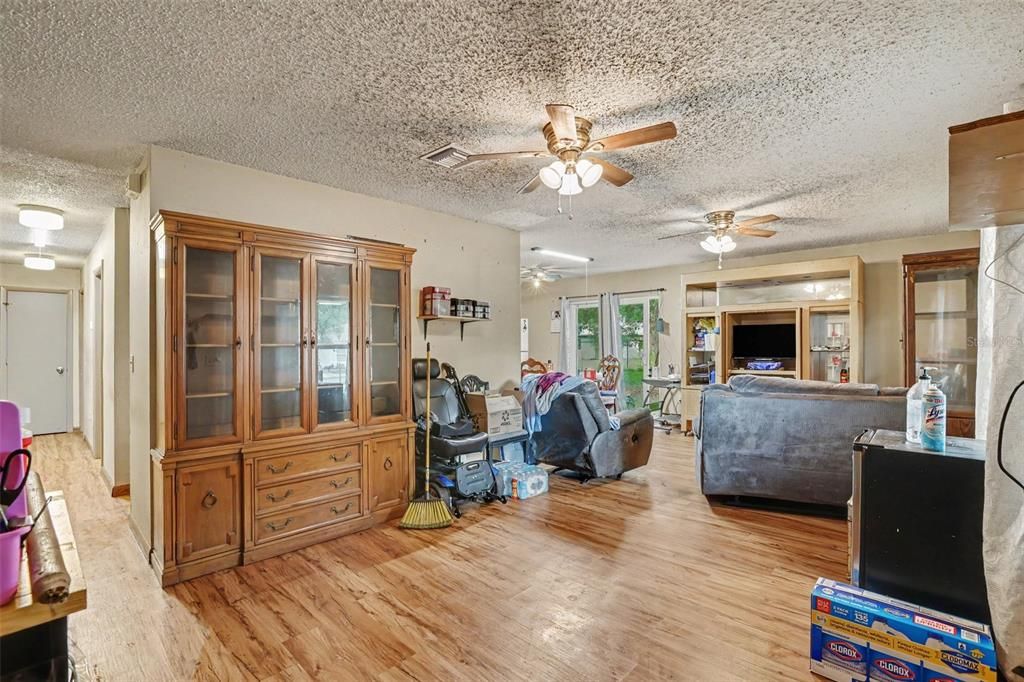 For Sale: $270,000 (3 beds, 2 baths, 1220 Square Feet)