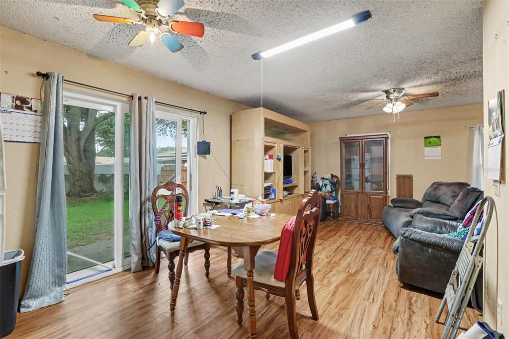 For Sale: $270,000 (3 beds, 2 baths, 1220 Square Feet)