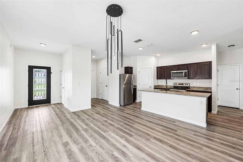 For Sale: $325,000 (3 beds, 2 baths, 1537 Square Feet)