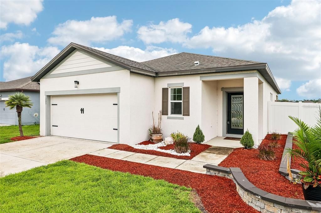 For Sale: $325,000 (3 beds, 2 baths, 1537 Square Feet)