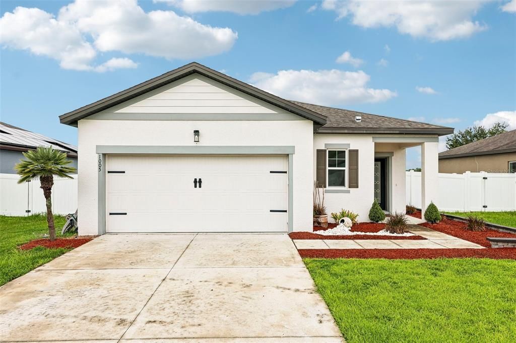 For Sale: $325,000 (3 beds, 2 baths, 1537 Square Feet)