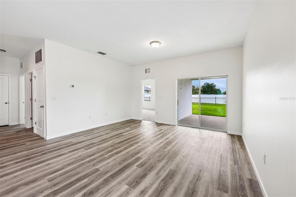 For Sale: $325,000 (3 beds, 2 baths, 1537 Square Feet)