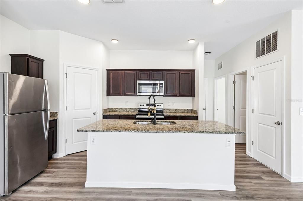 For Sale: $325,000 (3 beds, 2 baths, 1537 Square Feet)