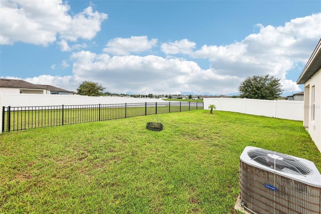 For Sale: $325,000 (3 beds, 2 baths, 1537 Square Feet)