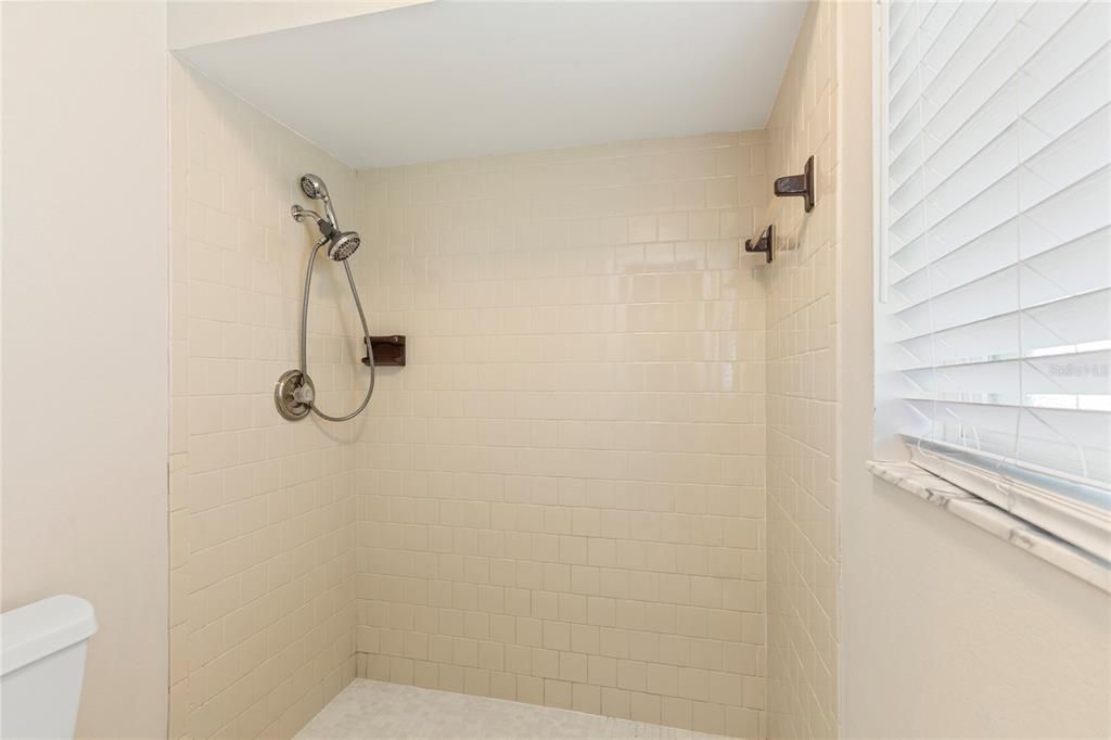 En Venta: $499,900 (4 camas, 2 baños, 2006 Pies cuadrados)