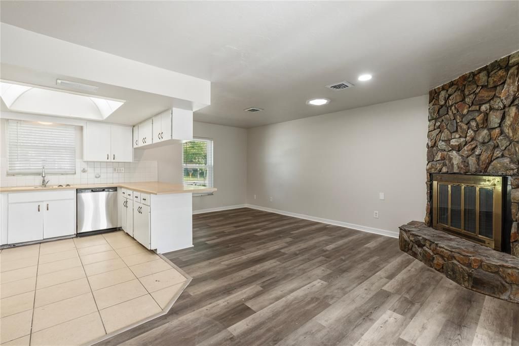 En Venta: $499,900 (4 camas, 2 baños, 2006 Pies cuadrados)