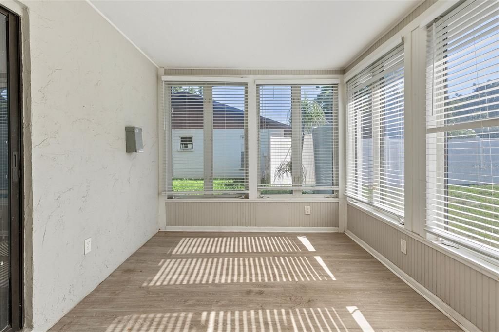 En Venta: $499,900 (4 camas, 2 baños, 2006 Pies cuadrados)