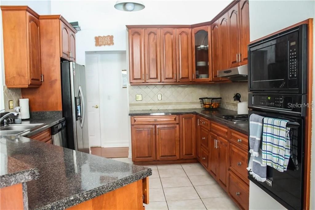 В аренду: $3,900 (3 спален, 2 ванн, 2258 Квадратных фут)
