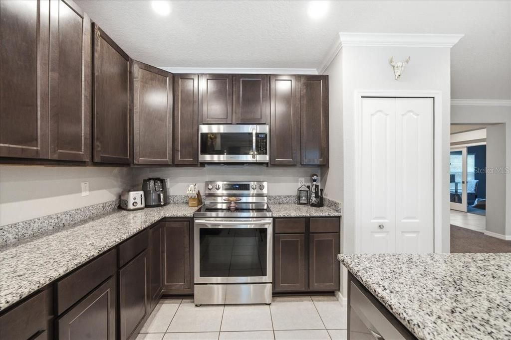 For Sale: $489,000 (4 beds, 3 baths, 2466 Square Feet)