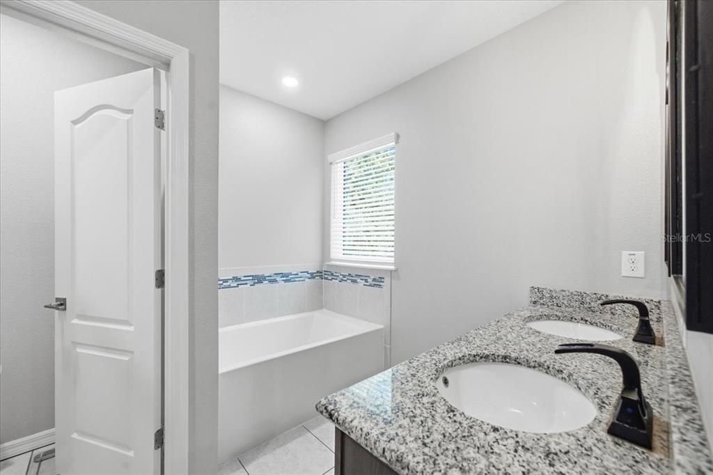 For Sale: $489,000 (4 beds, 3 baths, 2466 Square Feet)