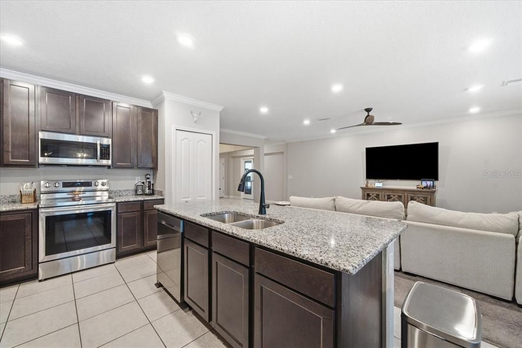 For Sale: $489,000 (4 beds, 3 baths, 2466 Square Feet)