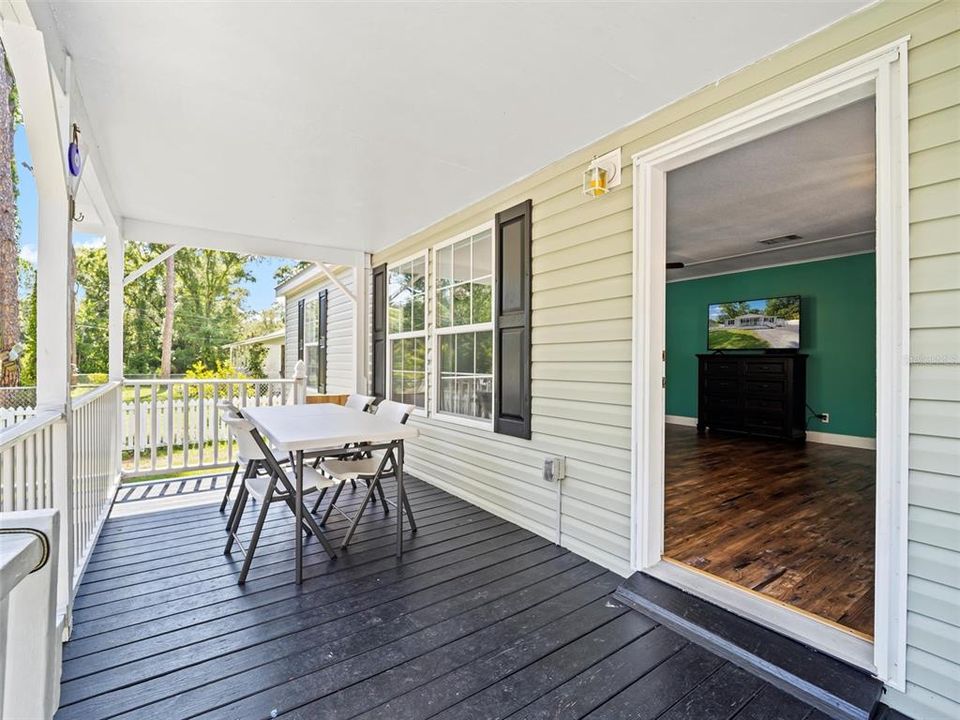 For Sale: $299,907 (3 beds, 2 baths, 1269 Square Feet)