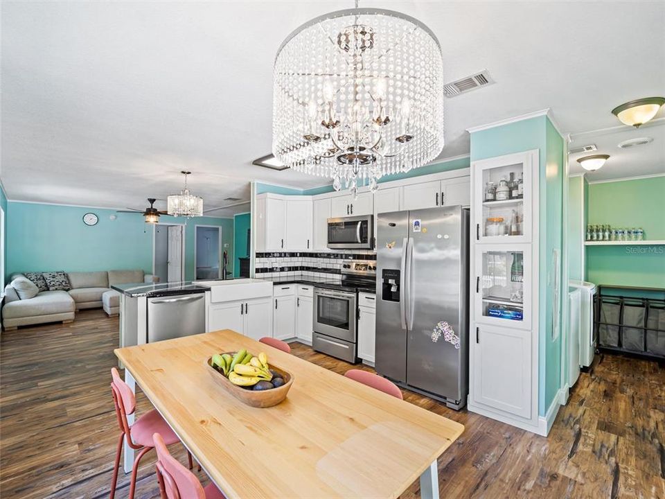 For Sale: $299,907 (3 beds, 2 baths, 1269 Square Feet)